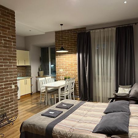 Vip Apartments ! 리비프 외부 사진