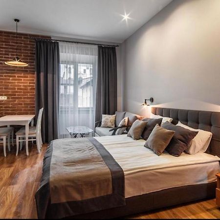 Vip Apartments ! 리비프 외부 사진