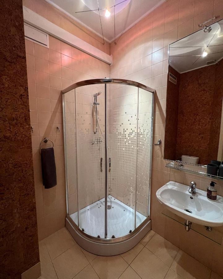 Vip Apartments ! 리비프 외부 사진