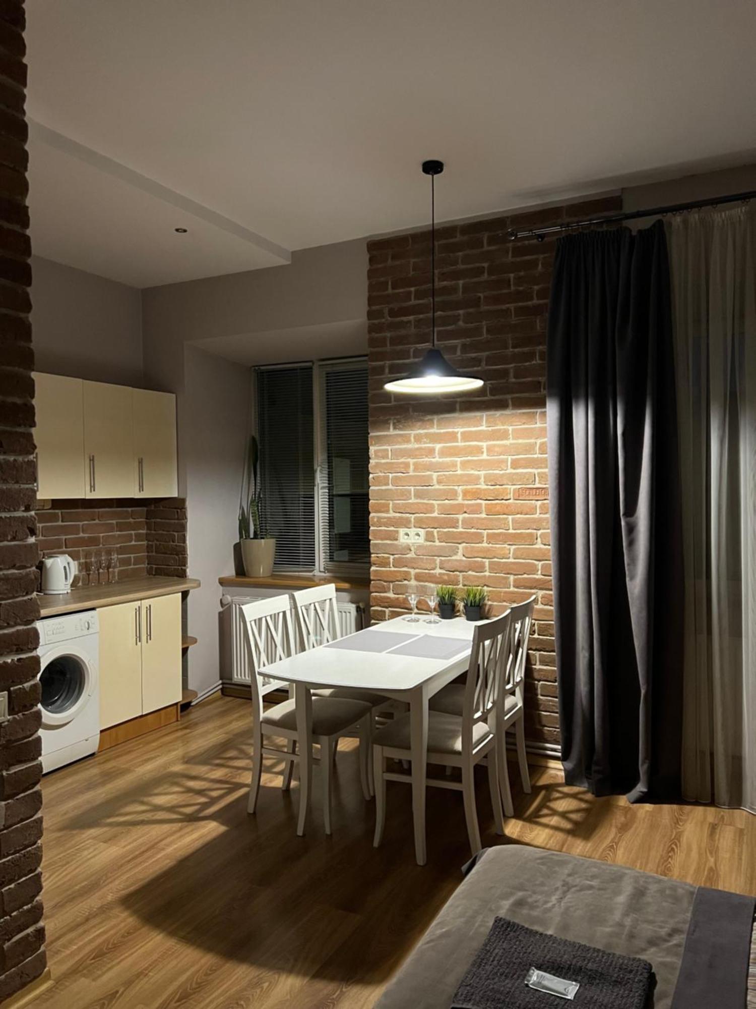 Vip Apartments ! 리비프 외부 사진