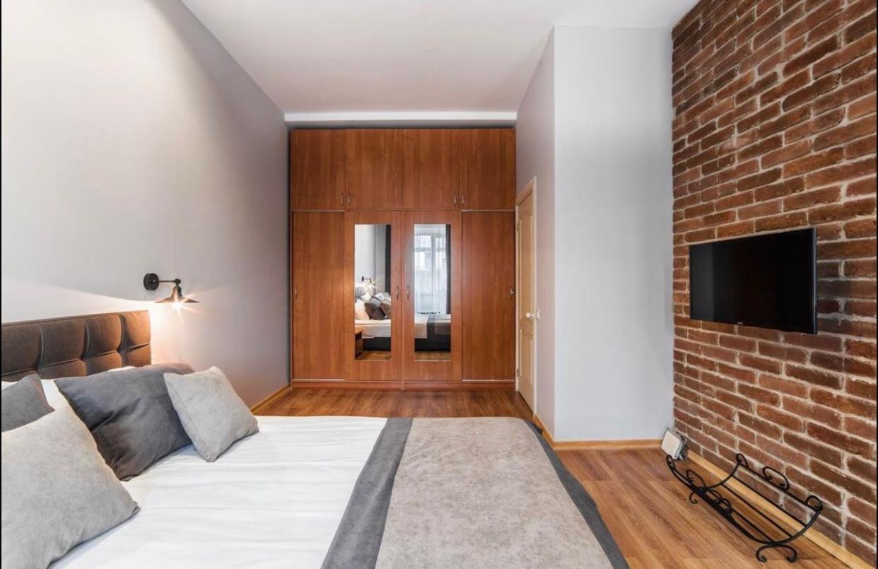 Vip Apartments ! 리비프 외부 사진