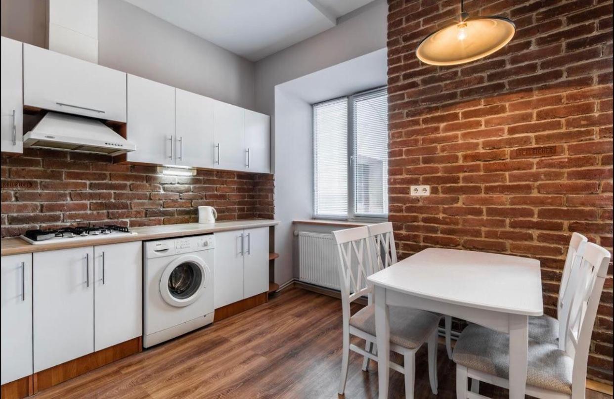 Vip Apartments ! 리비프 외부 사진