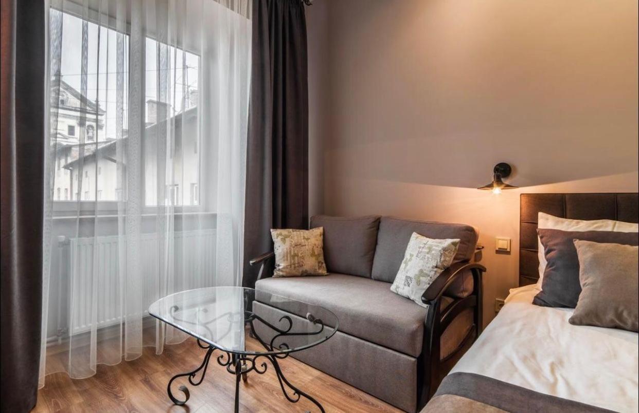 Vip Apartments ! 리비프 외부 사진