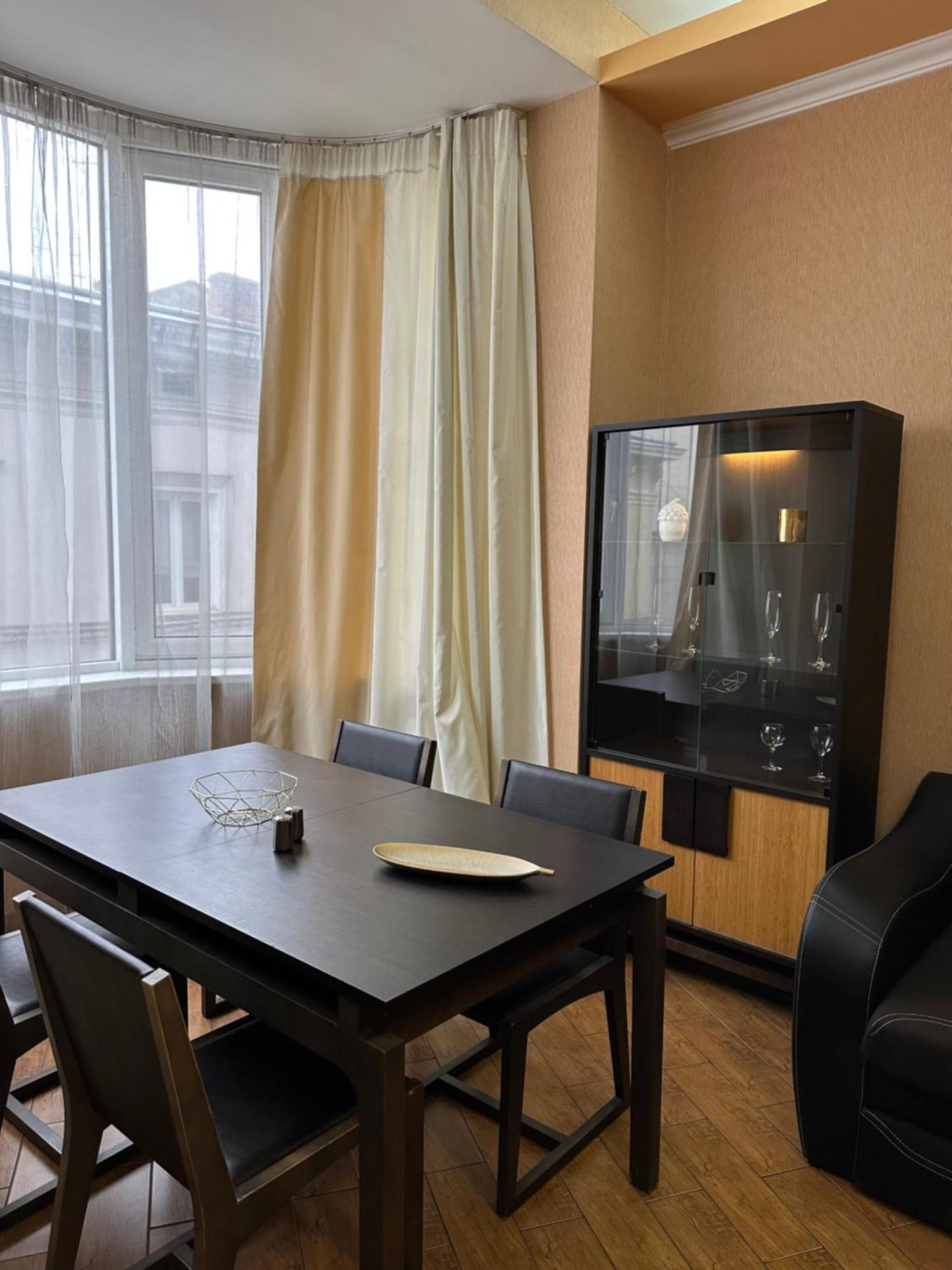 Vip Apartments ! 리비프 외부 사진