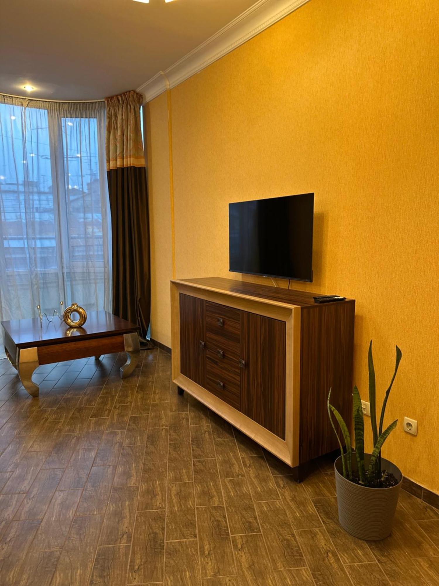 Vip Apartments ! 리비프 외부 사진