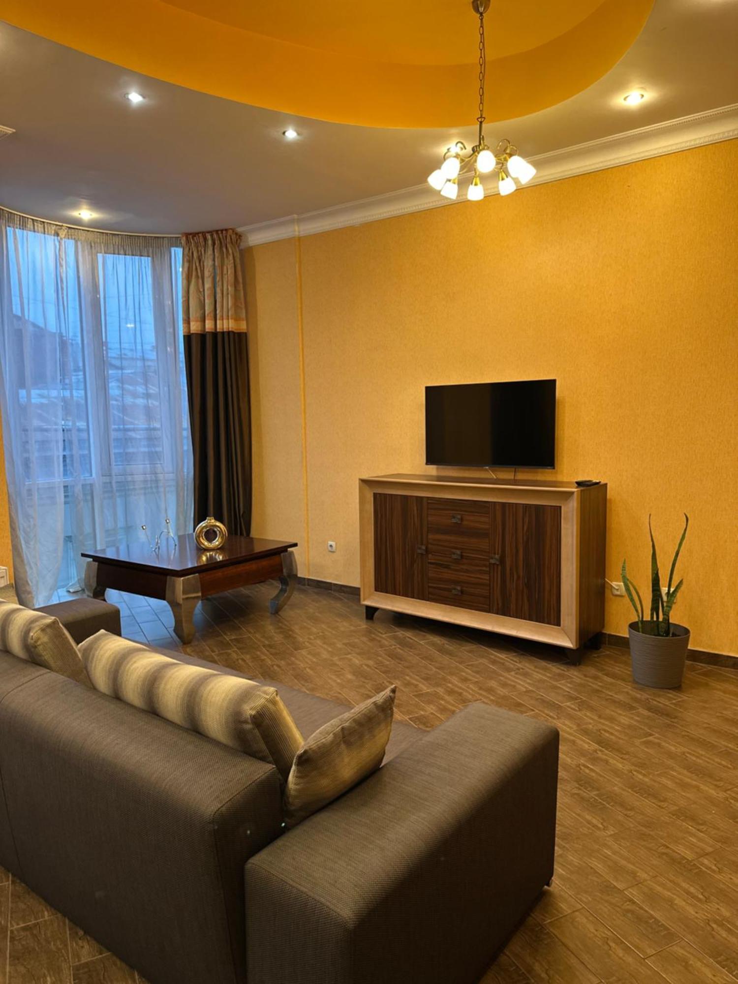 Vip Apartments ! 리비프 외부 사진
